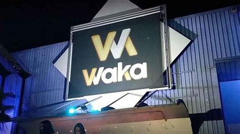 felacion waka|Sexo oral en plena pista de baile de Waka Sabadell